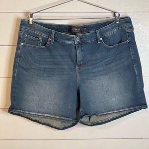 TORRID DENIM SHORTS SZ 24